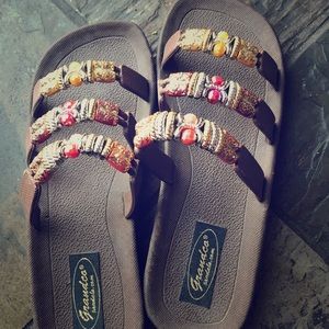 Grand co sandals beaded sz7